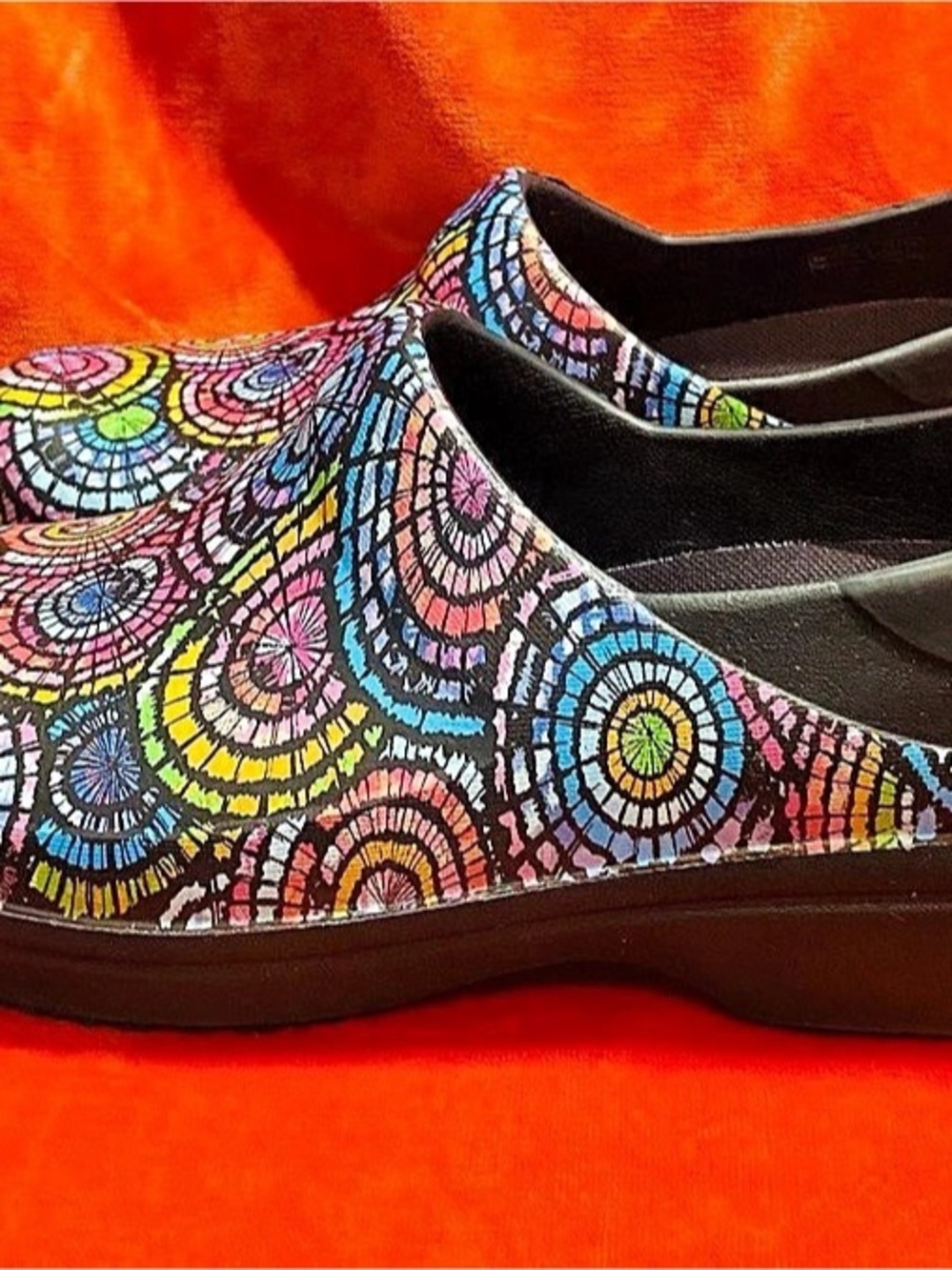 clogs dual crocs comfort . Geometric in Black & Multicolor Women's 9 W